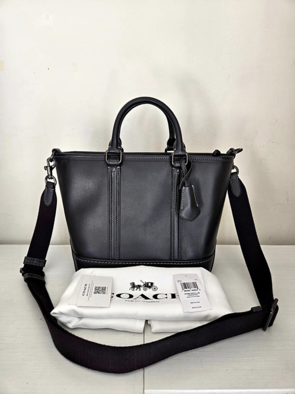 Coach Metropolitan Carryall 22 Black Tote Satchel